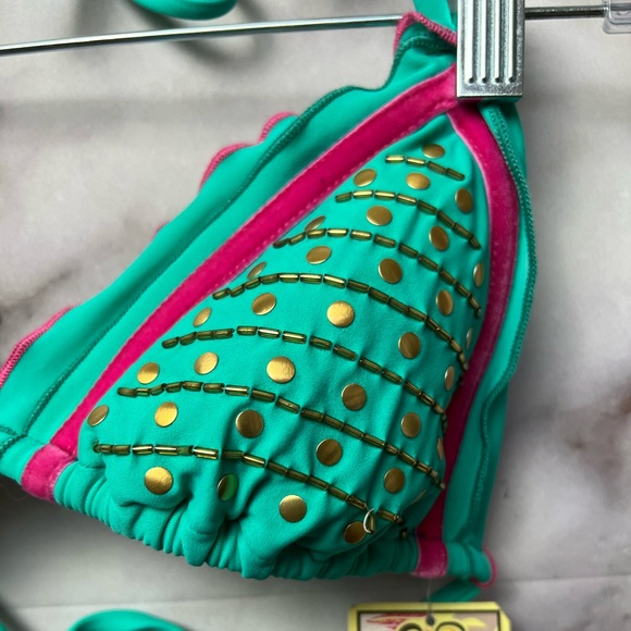 Surf side woman’s Bikini top - Picture 4 of 16